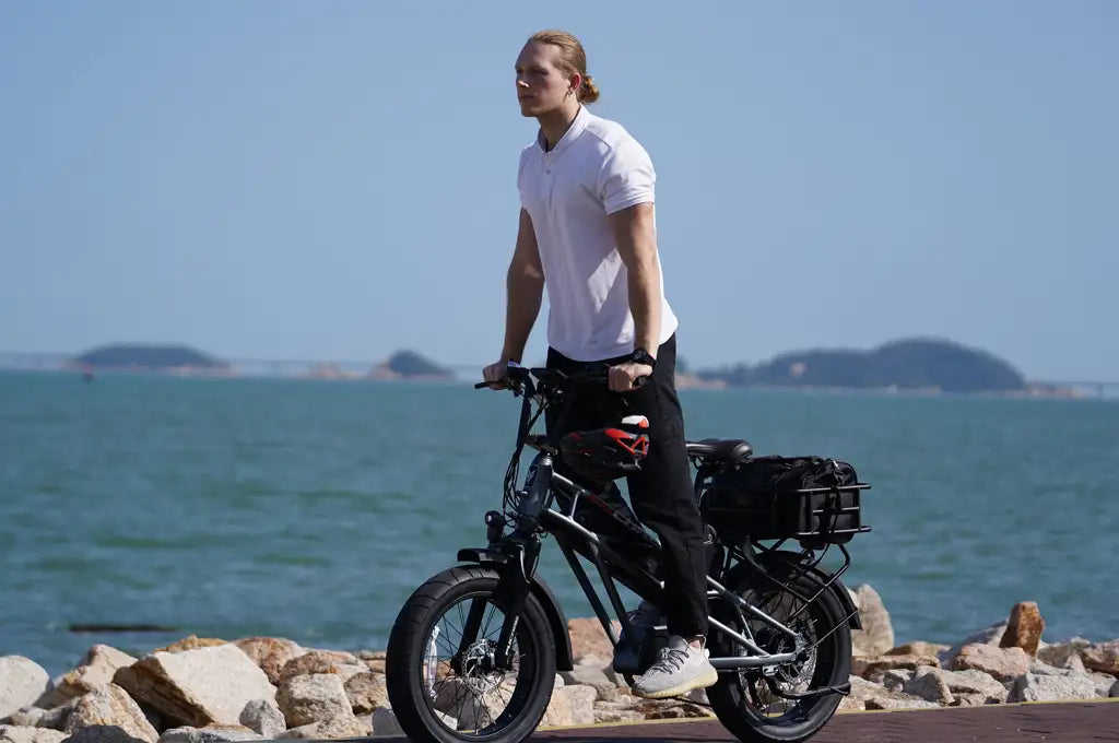 The Safety Benefits of Using a Throttle on E-Bikes
